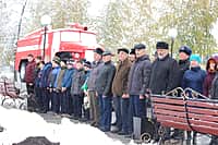 26 октября 2015 г. состоялось открытие мемориальной доски в память о А.В. Щетинине – первом начальнике прфессиональной пожарной охраны г. Канаш (фото №8).
