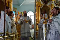 30 апреля 2016 года в Великую субботу епископ Канашский и Янтиковский Стефан совершил Божественную литургию в храме святителя Николая города Канаш (фото №4).