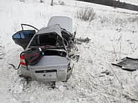 5 декабря  возле деревни Кармамеи Канашского района, произошло лобовое столкновение иномарок "Hyundai Accent" и "Reno Logan" (фото №1).