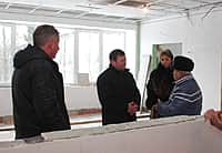 Глава администрации города Канаш В.В. Софронов ознакомился с ходом работ по реконструкции здания детской поликлиники (фото №1).