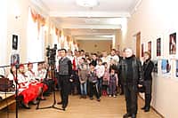Глава администрации г. Канаш открыл выставку "Дети России-2015" (фото №6).