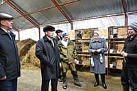 Глава администрации Канашского района побывал в гостях у молодых фермеров (фото №11).