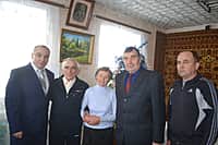 Глава администрации Канашского района В.Н. Степанов поздравил с 85-летним юбилеем ветерана  Владимира Мясникова (фото №1).