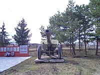 В Канашском районе в деревнях Атнашево и Калиновка установлены две гаубицы (фото №3).