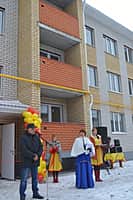 В Канашском районе вручены ключи от новых квартир 19 семьям из аварийных домов (фото №6).