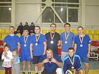 На паркете ДЮСШ "Локомотив" определены победители и призеры чемпионата города Канаш по волейболу среди мужских команд сезона 2015 года (фото №18).