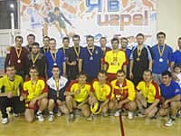 На паркете ДЮСШ "Локомотив" определены победители и призеры чемпионата города Канаш по волейболу среди мужских команд сезона 2015 года (фото №1).