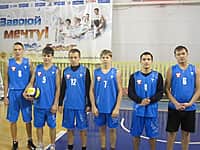 На паркете ДЮСШ "Локомотив" определены победители и призеры чемпионата города Канаш по волейболу среди мужских команд сезона 2015 года (фото №4).