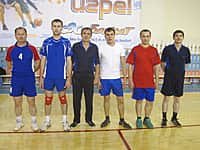 На паркете ДЮСШ "Локомотив" определены победители и призеры чемпионата города Канаш по волейболу среди мужских команд сезона 2015 года (фото №7).