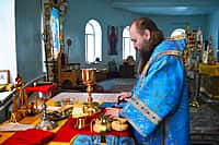 В праздник Сретения Господня епископ Стефан совершил Божественную литургию в храме святителя Николая города Канаш (фото №5).