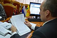 Прием граждан ведет глава администрации Канашского района В.Н. Степанов (фото №2).