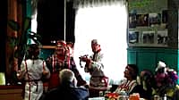 В связи с наступлением праздника Дня пожилых людей, работники Сиделевского СДК провели поздравительную концертную программу за круглым столом с самоваром "День мудрых людей" (фото №13).