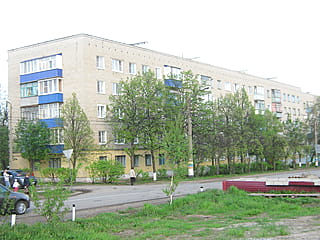 ул. Фрунзе, 11 (г. Канаш) -​ многоквартирный жилой дом.