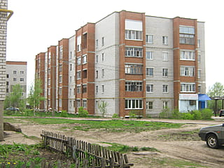 ул. Ильича, 10 (г. Канаш) -​ многоквартирный жилой дом.