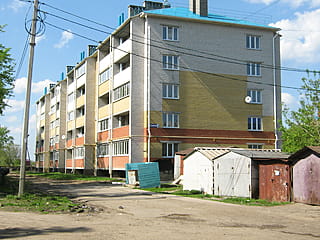 ул. Калинина, 2 (г. Канаш) -​ многоквартирный жилой дом.