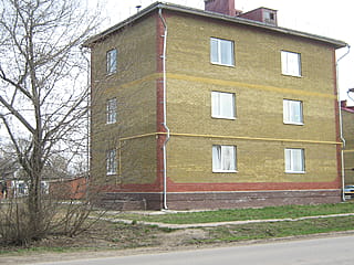 ул. Комсомольская, 13 (г. Канаш) -​ многоквартирный жилой дом.