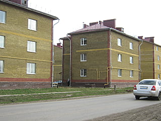 ул. Комсомольская, 15 (г. Канаш) -​ многоквартирный жилой дом.