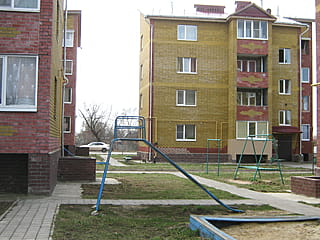 ул. Комсомольская, 17 (г. Канаш) -​ многоквартирный жилой дом.