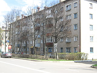 пр‑т Ленина, 4 (г. Канаш) -​ многоквартирный жилой дом.