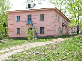 пр‑т Ленина, 63 (г. Канаш) -​ многоквартирный жилой дом.
