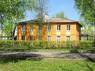 пр‑т Ленина, 77 (г. Канаш) -​ многоквартирный жилой дом.
