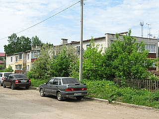 ул. Толстого, 13 (г. Канаш) -​ многоквартирный жилой дом.