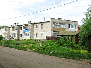 ул. Толстого, 15 (г. Канаш) -​ многоквартирный жилой дом.