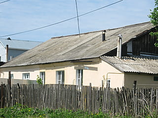 ул. Толстого, 21 (г. Канаш) -​ многоквартирный жилой дом.