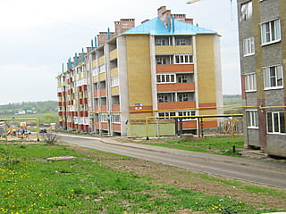 Восточный мкр., 42 (г. Канаш) -​ многоквартирный жилой дом.