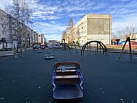 На ул. Кооперативная, д. 2 в Канаше состоялось торжественное открытие современной детской площадки.