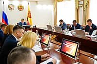 По ликвидации последствий атак беспилотных летательных аппаратов Олег Николаев провел рабочее совещание.